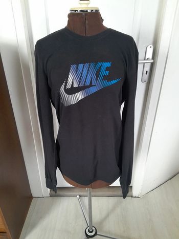 Tee shirt manche longue Nike coupe athlétique  dri fit