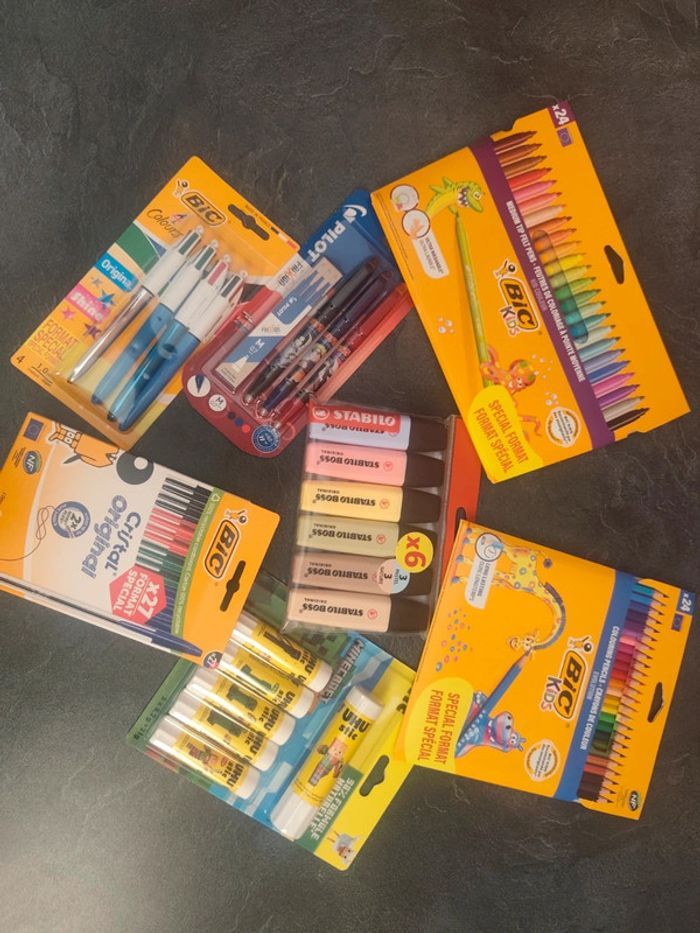 Lot fournitures scolaires bic