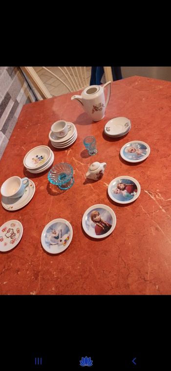 Service à thé en porcelaine