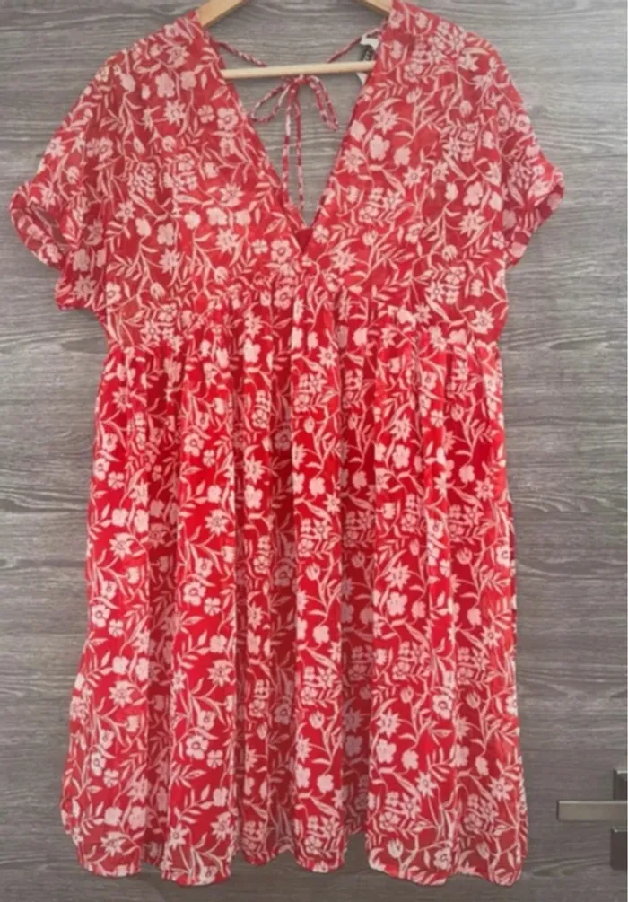 Robe kaporal taille M tbe  Motifs fleurs  Rouge
