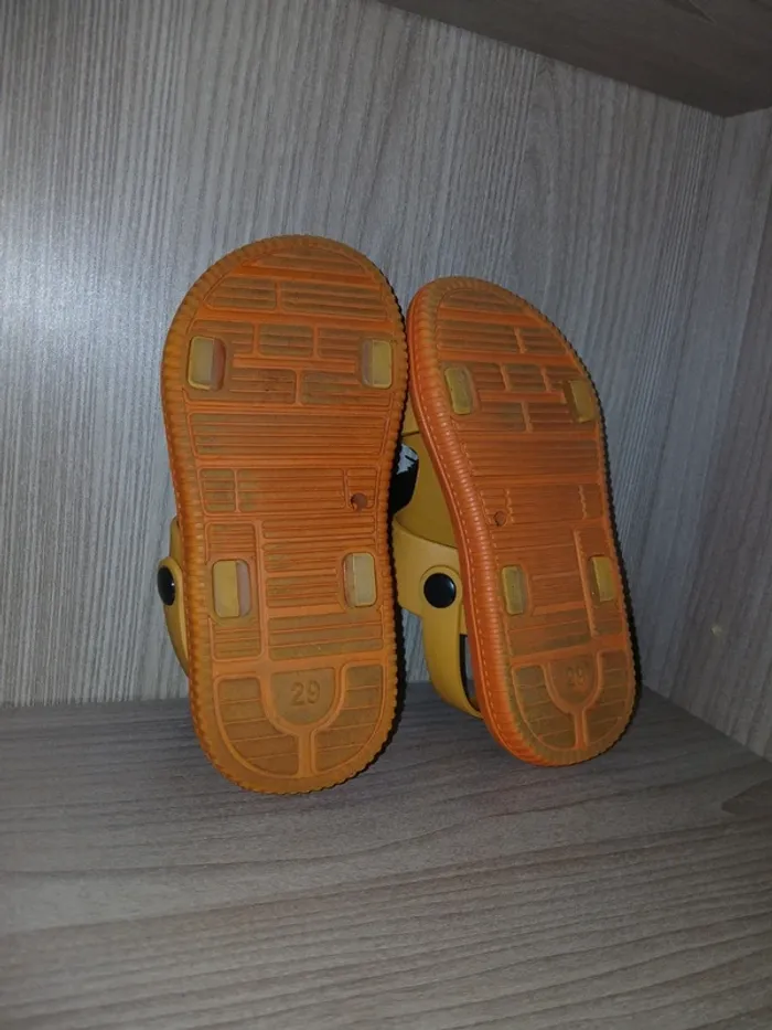 🧡 Jolie sandales le roi lion pointure 29. - photo numéro 4