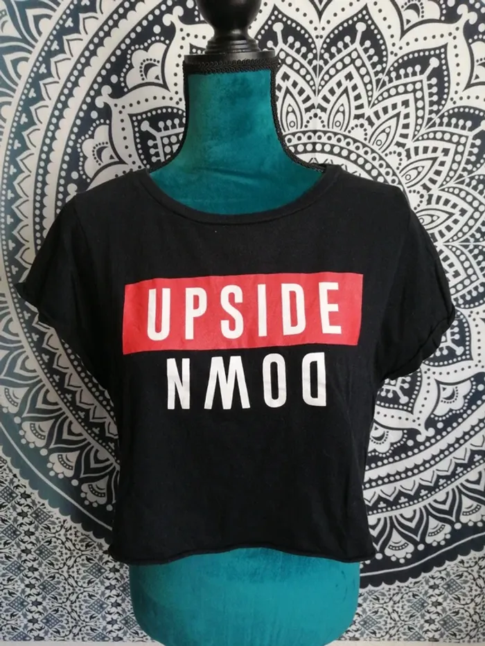 Tee-shirt crop top noir à message upside down / jennyfer / (M) - photo numéro 2