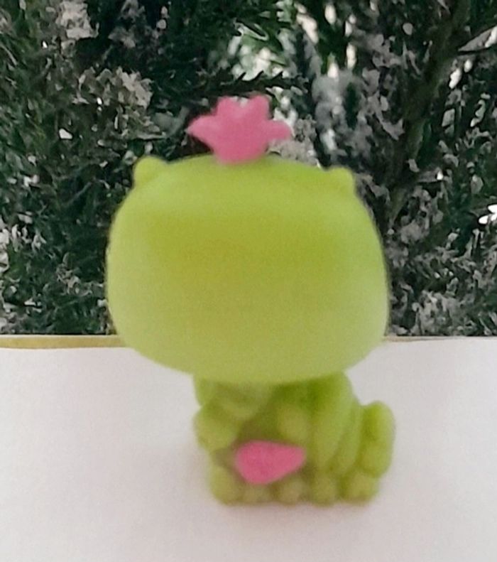 Mini Figurine Littlest Pet Shop Chenille verte et rose - photo numéro 2