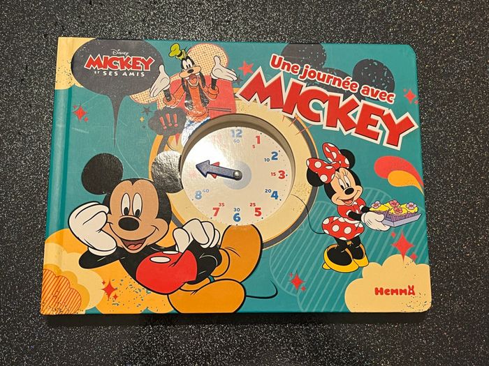 Livre enfants – Une journée avec Mickey