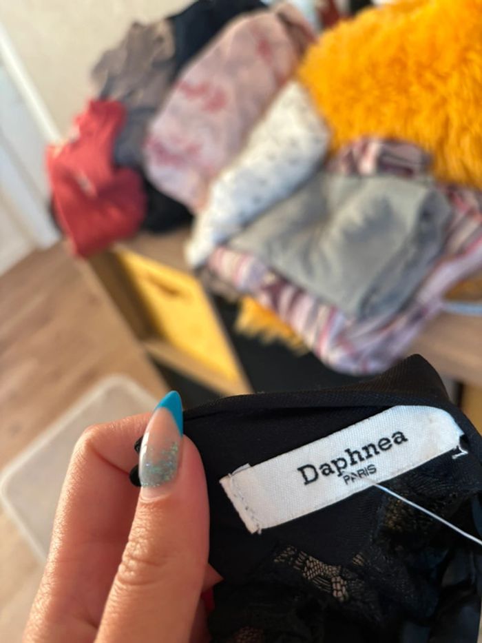 Robe noire et dentelle - photo numéro 3