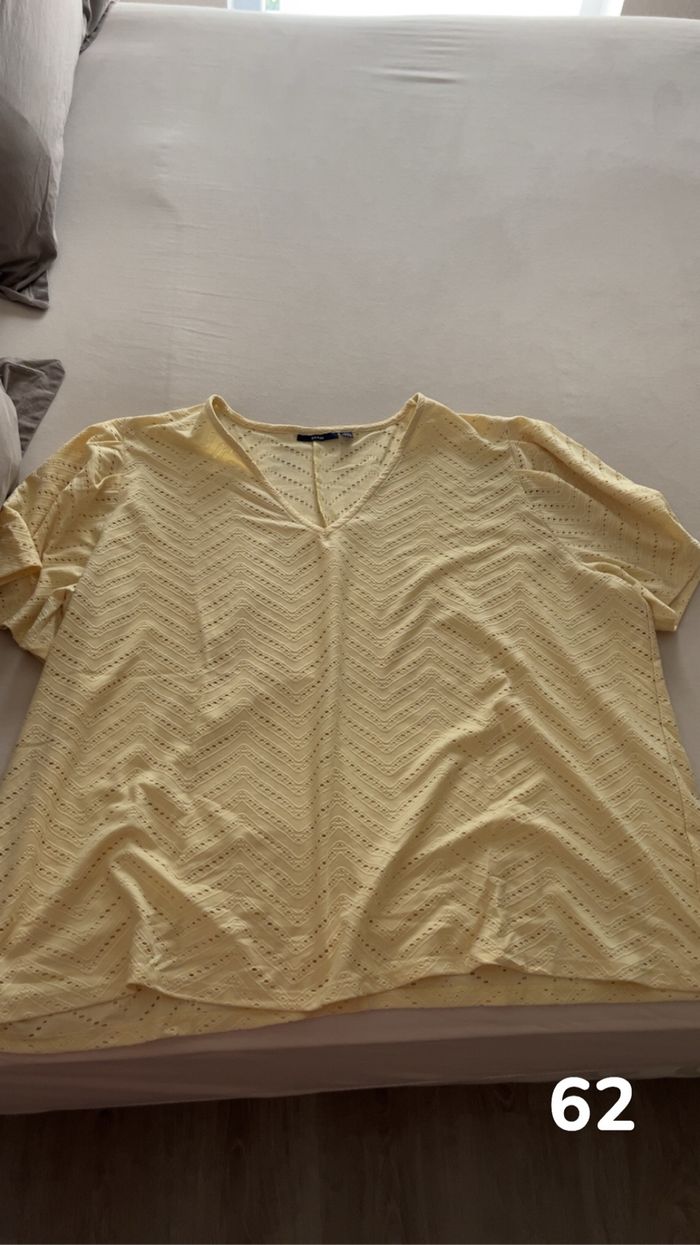 T-shirt jaune
