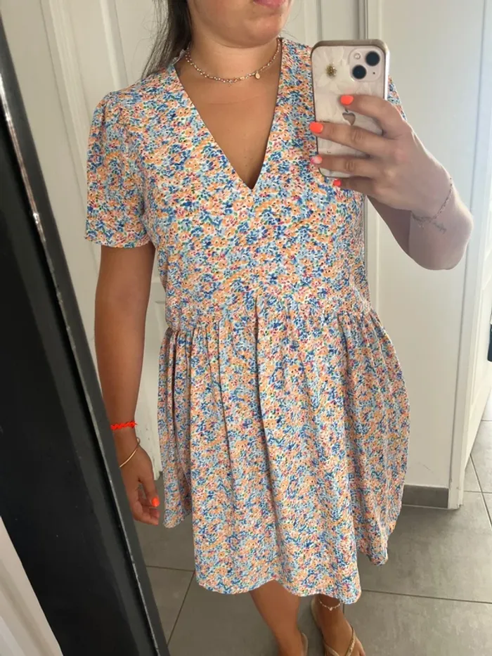 Robe très élégante - photo numéro 2