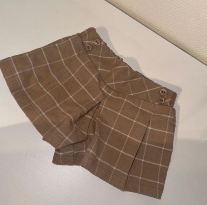 Short beige