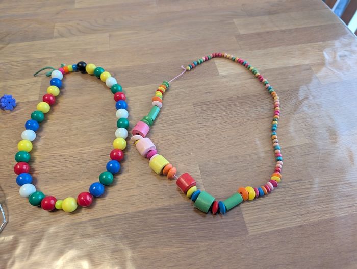 Lot de bijoux fille
2 colliers en perles bois - photo numéro 8