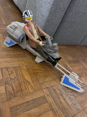 Vaisseau Star Wars avec personnage