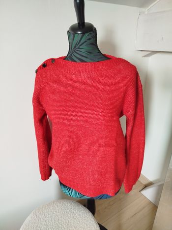 Pull rouge bouton épaule S