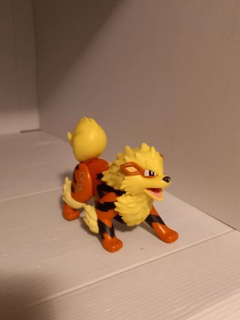Pokemon figurine arcanin