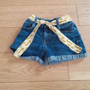 Short ceinturé en jean okaidi 9 ans