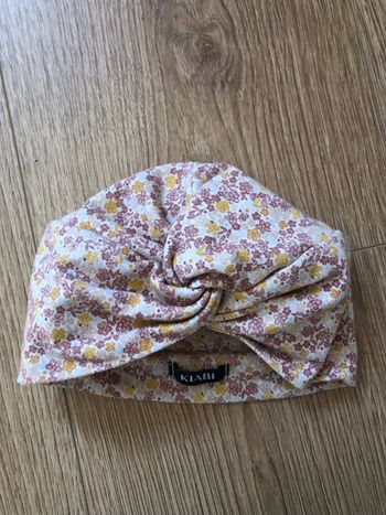 Bonnet bébé a noeud