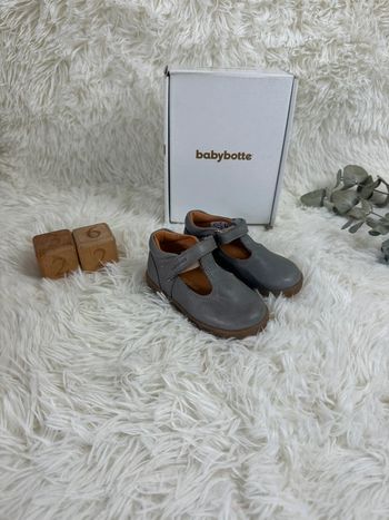 Paire de chaussures Babybotte taille 22