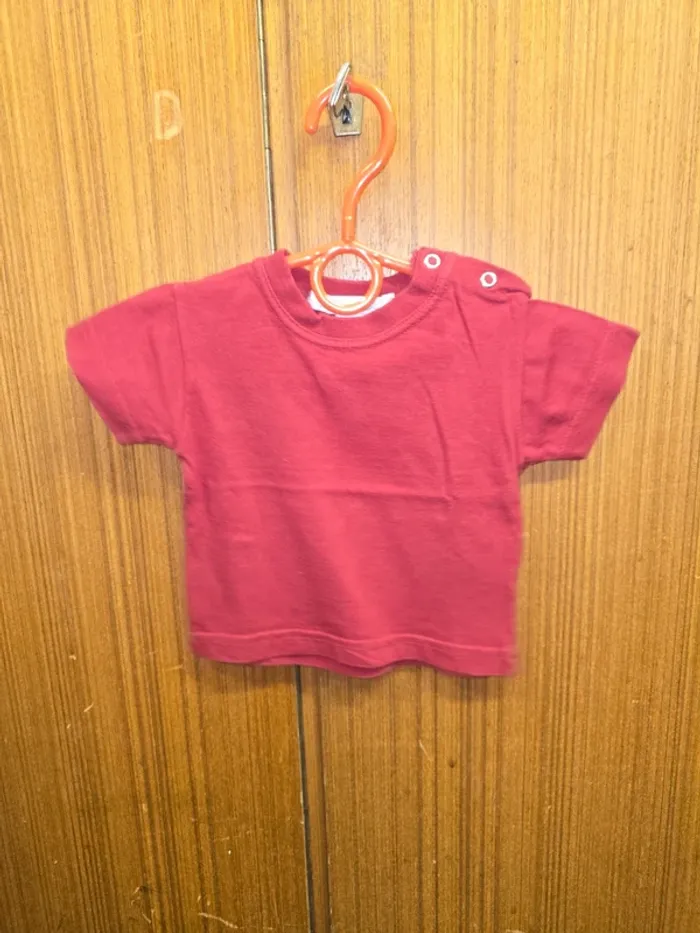 T-shirt bébé garçon uni rouge avec boutons pressions