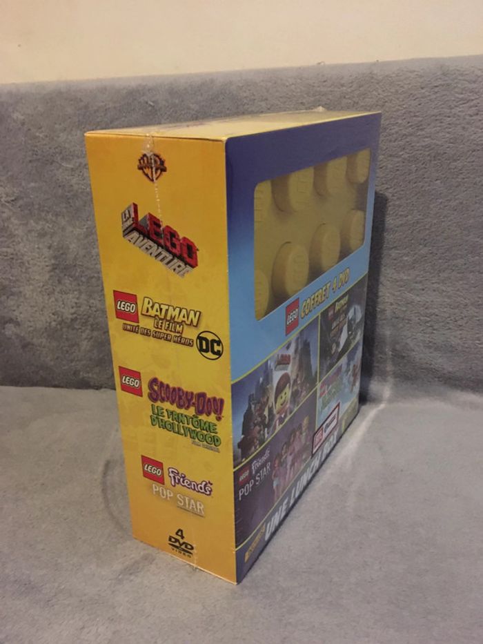 Coffret lego lunch box + 4 dvd (batman, scooby doo, lego la grande aventure et Friends pop star - photo numéro 2