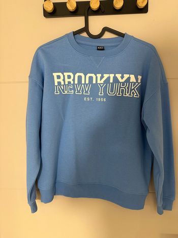 Sweat bleu à écriture blanche – taille 146/152 (10-12 ans)