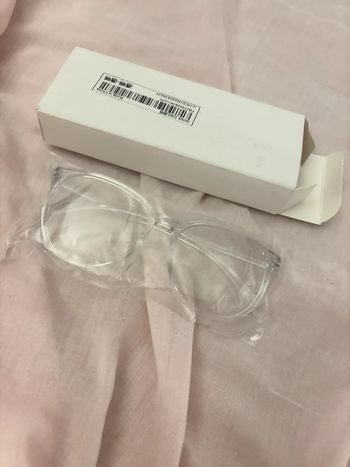 Lunettes transparentes neuves