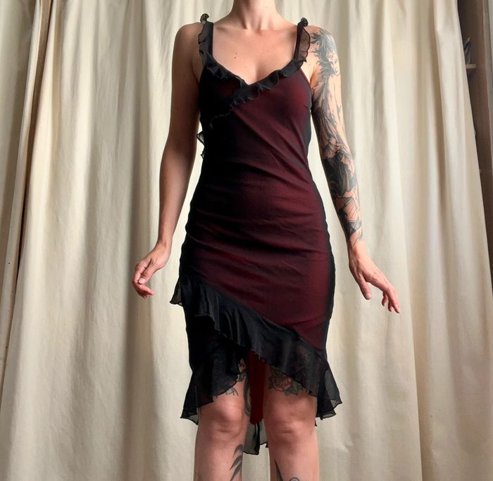 Robe asymétrique mesh volants burgundy Goth 90s vintage - Taille S - photo numéro 4