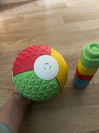 Balle sensorielle et cubes