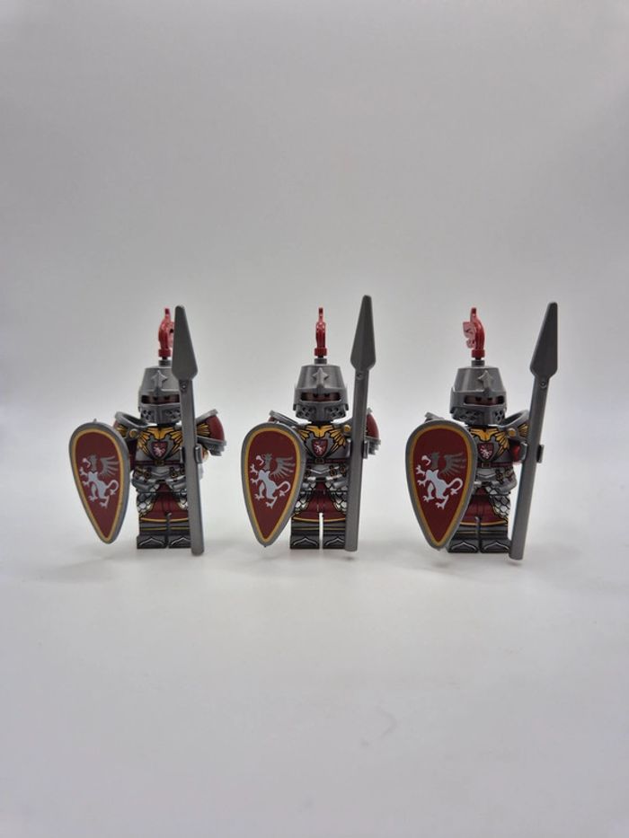 Figurines type lego 3 soldats chevaliers Griffons