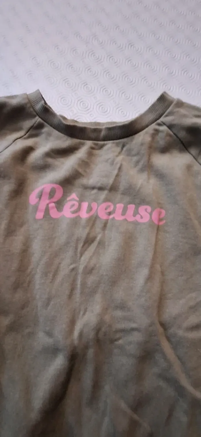 Lot 3 sweats et un tee shirt - photo numéro 8