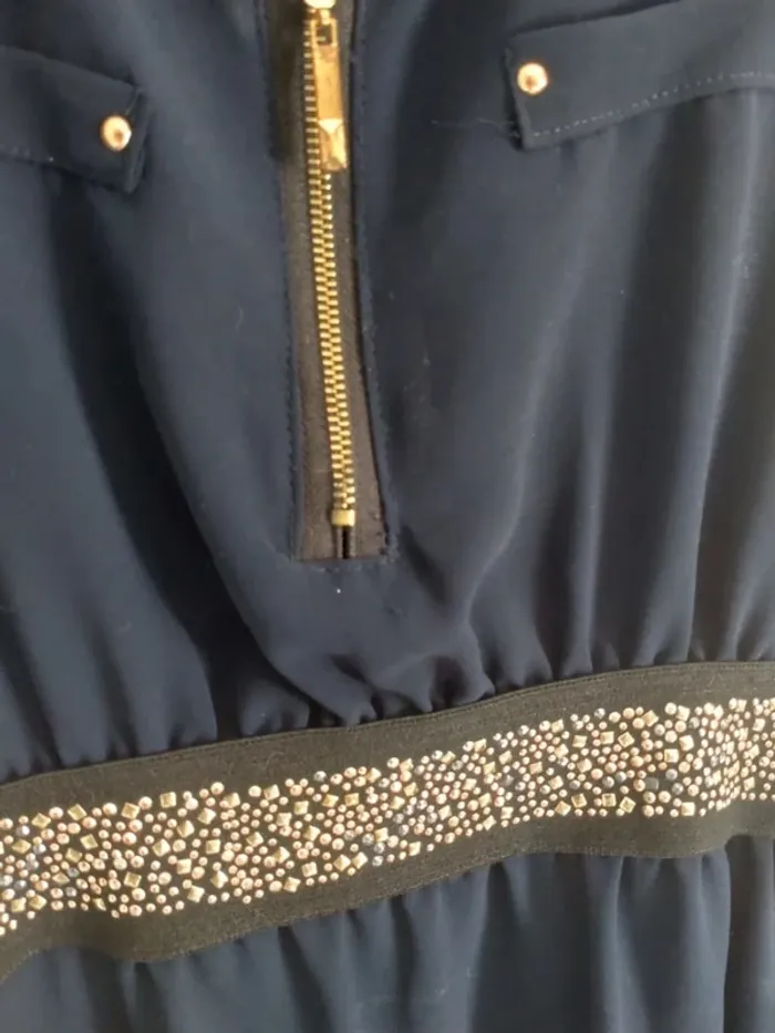 Robe courte légère avec bande ceinture dorée - photo numéro 2