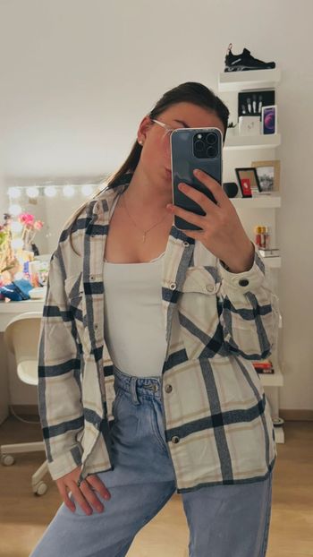 Chemise à carreaux blanches