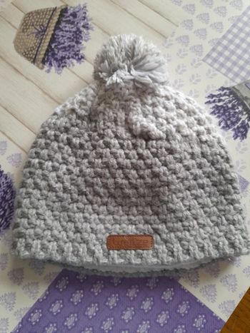 Bonnet en laine gris et blanc, marque Wed'ze Decathlon, taille 51-56 cm