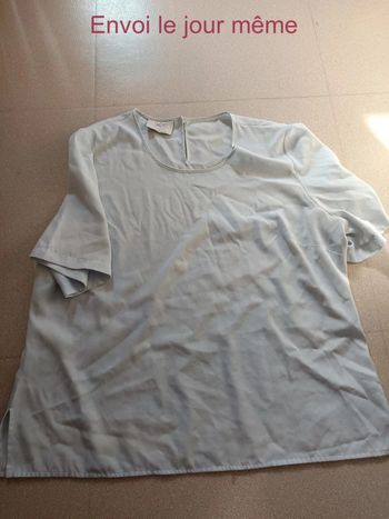 Jolie blouse bleu ciel vintage