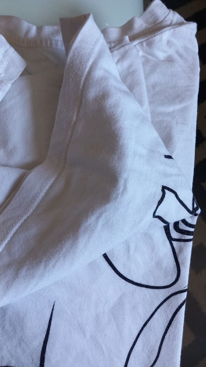 T-shirt blanc motif visages dessin linéaire - photo numéro 6