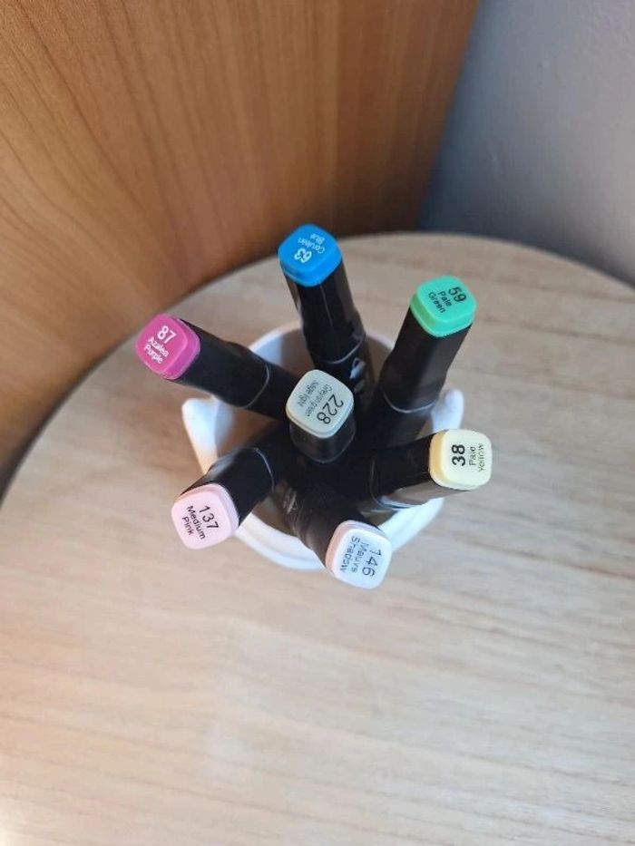 Pot à crayon avec feutres neuf - photo numéro 3