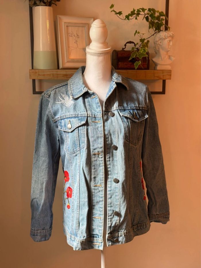Veste en jean oversize brodée – fleurs & oiseau – taille S - photo numéro 2