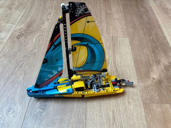 Lego Technic 42074 (2 en 1) - Le Yacht De Compétition - photo numéro 2