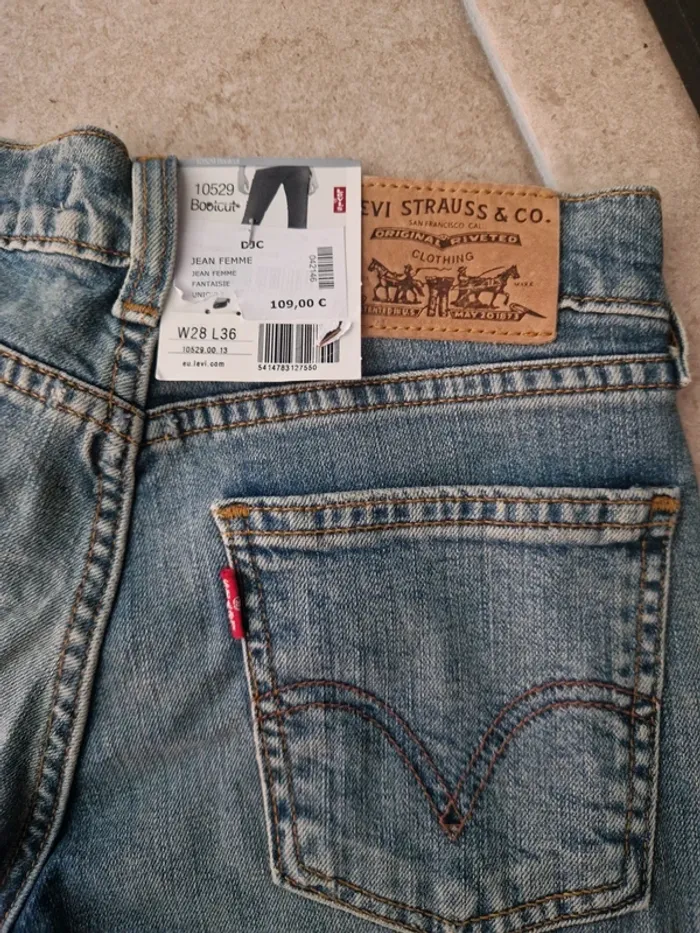 Short en jean Levi's femme neuf avec étiquette - photo numéro 2