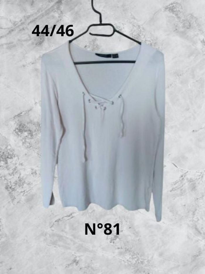 N°81 Haut blanc T44/46. Esmara.