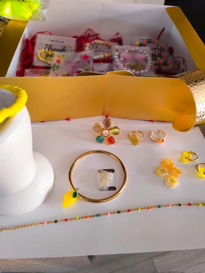 Lot de 20 bijoux dorés et jaunes - photo numéro 4
