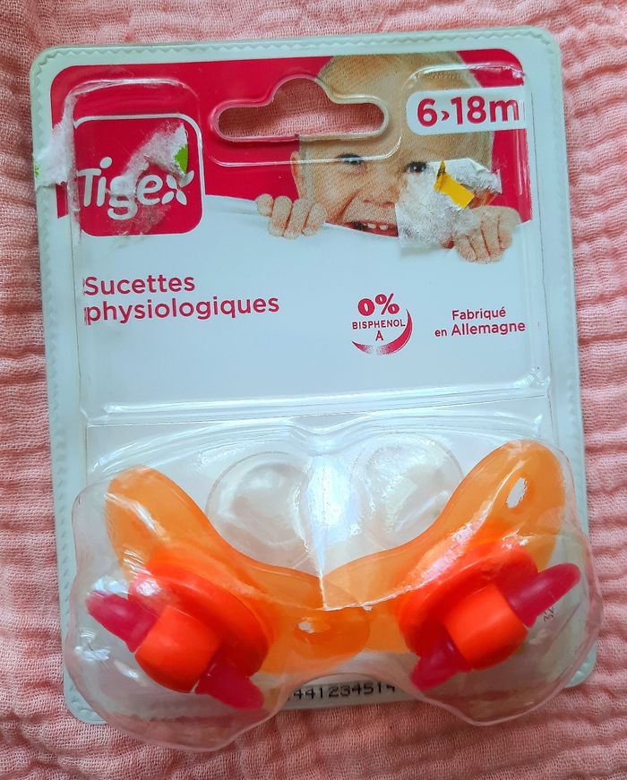 Lot biberons, tétines, doudou etc - photo numéro 8