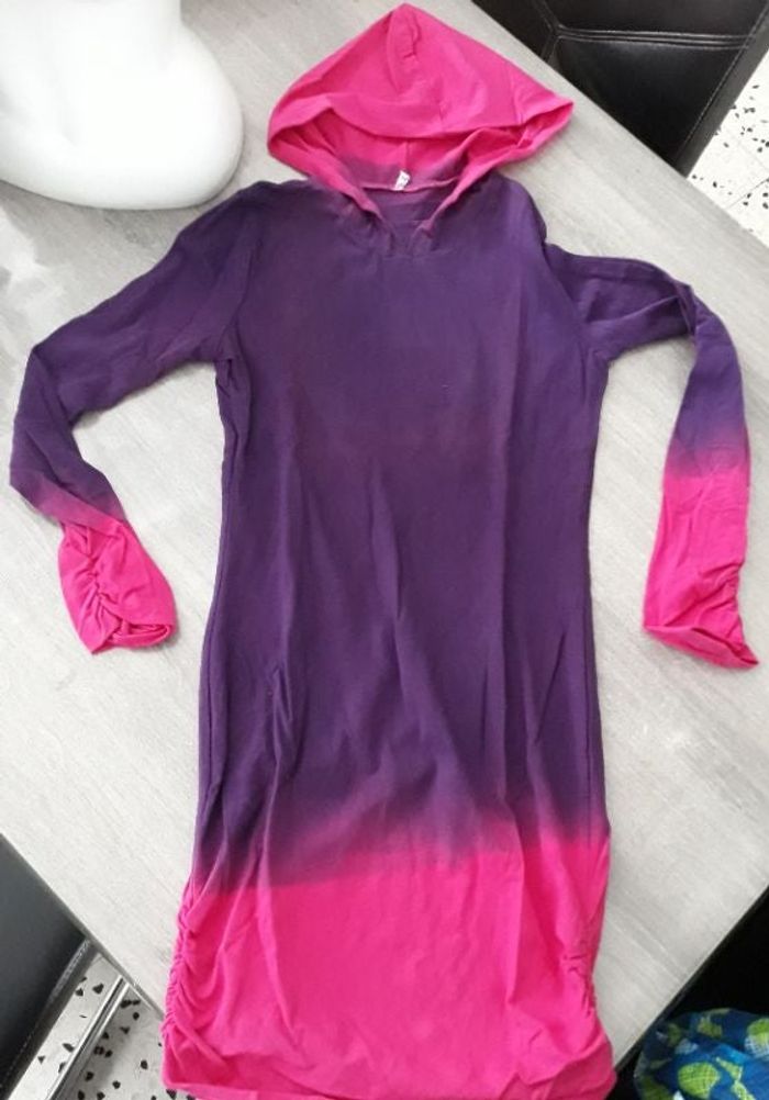 Pull /tunique léger(e) à capuche