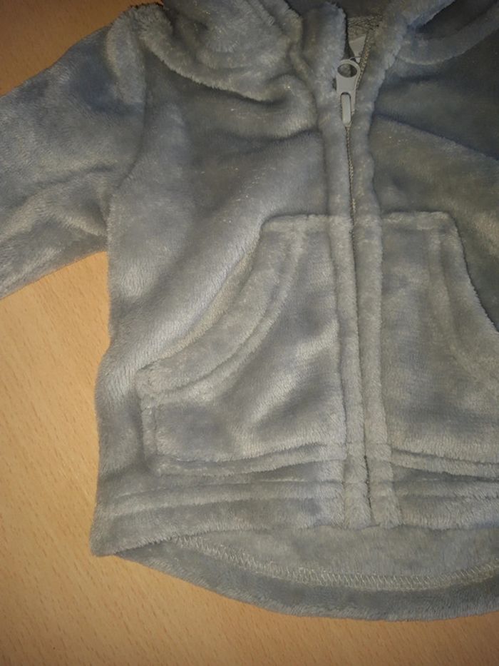 Gilet marque U 3 mois - photo numéro 2