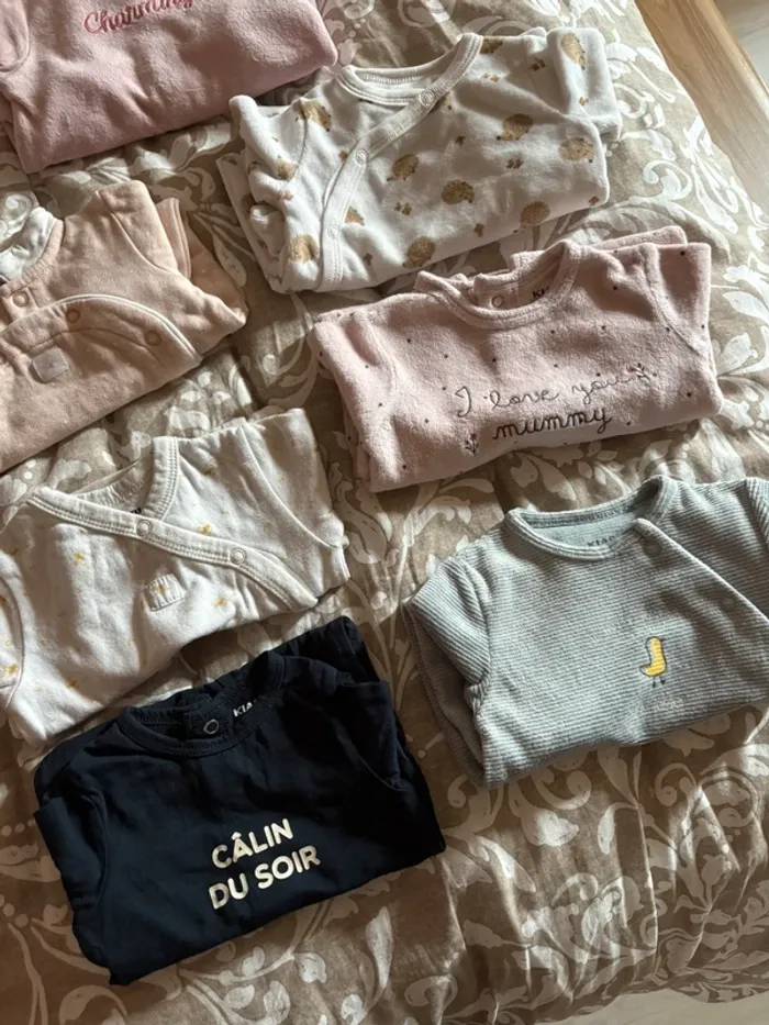 Lot de 7 pyjamas - taille 1 mois - photo numéro 4