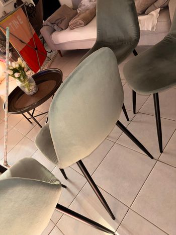 Chaise en velours vert