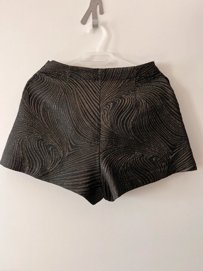 Short doré et noir - photo numéro 3