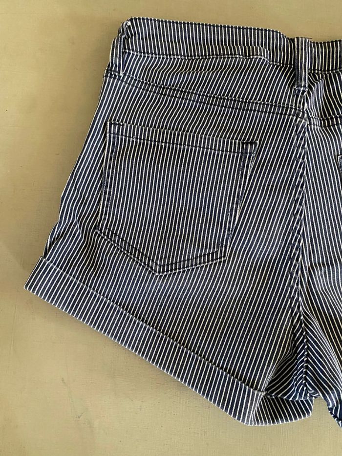 Short H&M marine et blanc à rayures style marinière taille 34 - photo numéro 11