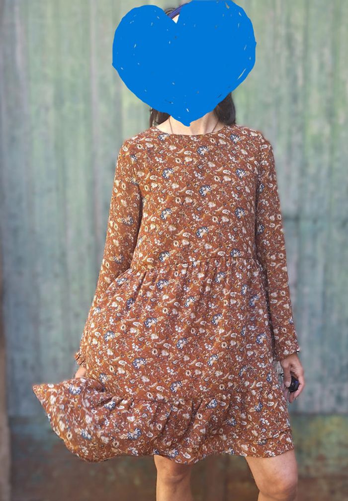 très jolie robe daphnéa taille S motif floral