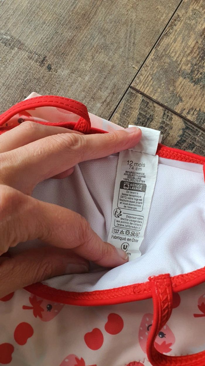 Maillot de bain u tout petit 12 mois en très bon état - photo numéro 3
