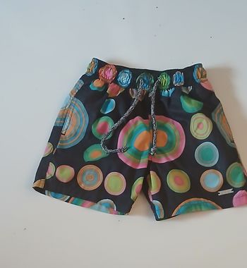 Short multicolores pour garçon