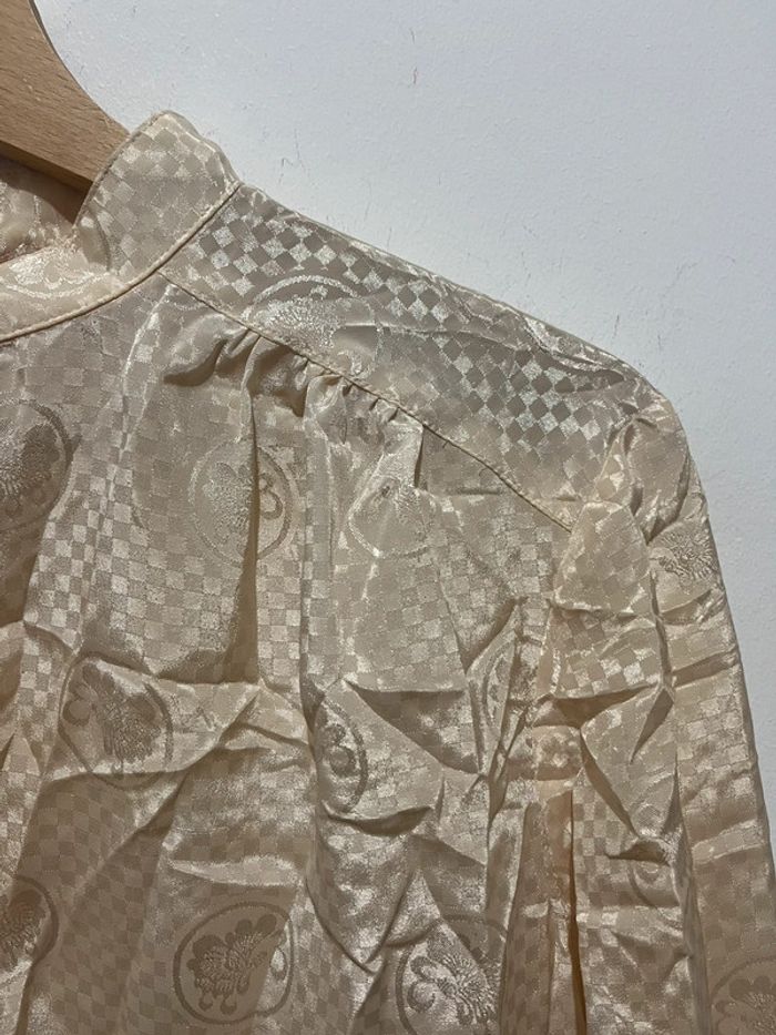 Blouse vintage et oversize crème / beige avec imprimé texturé effet satin - photo numéro 3