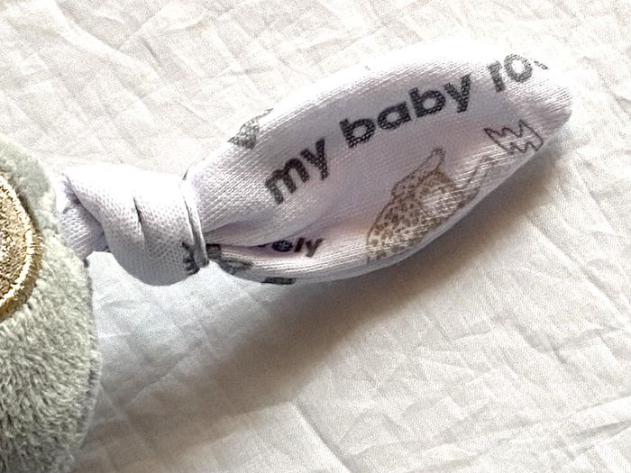 Petit Lapin Gris Doudou Masque Doré Corps Blanc Motif Dessins Faune Peluche Petits Enfants Bébés - photo numéro 5